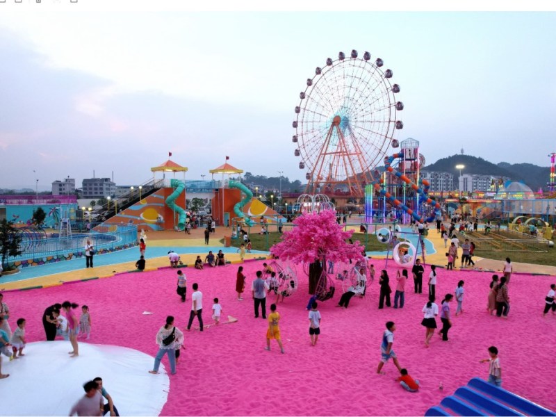 The Splendid Dinosaur Park brings happiness to Langshan&nbsp;tourists