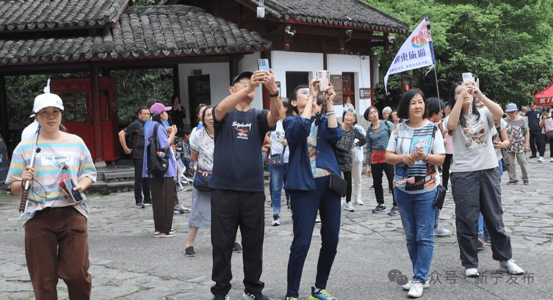 Langshan welcomed a large tourist group from Hong&nbsp;Kong