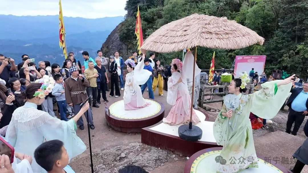 207,200 Tourists Flock to Langshan Scenic Area over National Day&nbsp;Holiday
